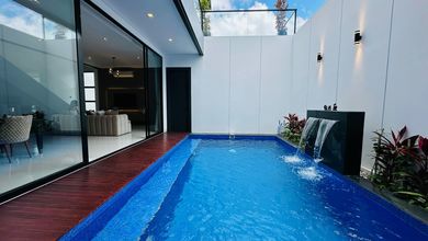 Villa Mewah Modern Tropis Dekat Pantai Berawa Canggu