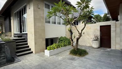 Villa Modern Tropical Canggu Dekat Pantai Batu Bolong