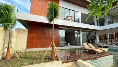 Hunian Mewah di Munggu, Badung, 4 KT, LT 350m²