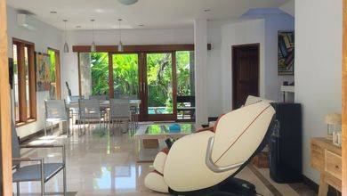 Jual Rumah Bagus Luas 328 m2 di Umalas, Badung