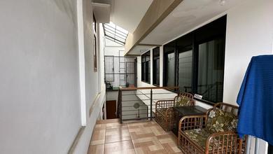 Rumah Mewah di Surapati, Bandung, 4 Kamar Tidur, LT 300m²