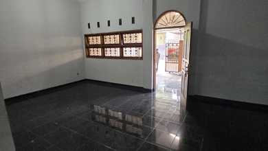 Ruang Usaha dan Gudang Luas 2 Lantai di Taman Kopo Indah 3 Blok A