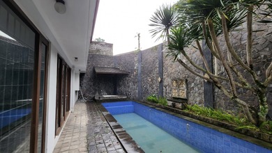 Rumah Elegan di Ciumbuleuit, Bandung, 4 Kamar Tidur, LT 800m²