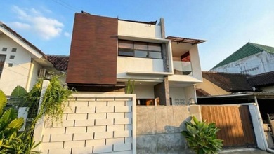 Rumah Mewah di Kawasan Kerobokan, Badung, LB 150m², Harga 3,1 Miliar