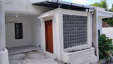 Kesempatan Rumah di Canggu, Badung, LB 90m², Harga 1,8 Miliar