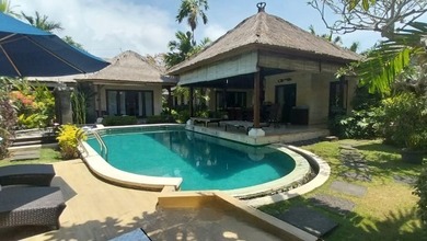 VILLA 3BR FURNISHED PRIVAT POOL LOKASI STARTEGIS DEKAT PANTAI JIMBARAN 