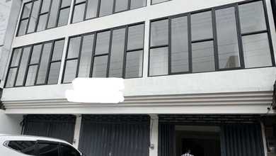 FOR RENT RUKO 3 LANTAI COCOK UNTUK BISNIS DI JALAN UTAMA GATSU 