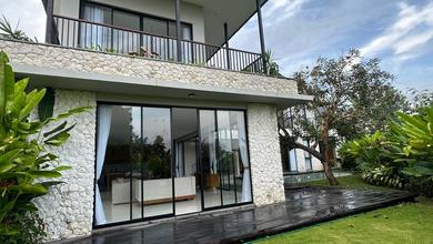 Villa Mewah Pusat Canggu Modern Tropis Dalam Cluster 5 Menit Menuju Pantai Batu Bolong