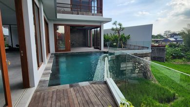 FOR SALE 1 UNIT READY  VILLA VIEW SAWAH 4BR BEST LOCATION CANGGU