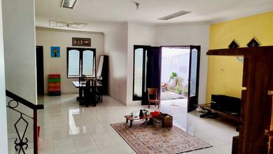 Hunian Prestisius di Kawasan Denpasar Barat, Denpasar, LB 250m², Harga 7 Miliar