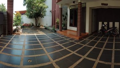 Jual Rumah Cantik Luas 200 m2 di Taman Kopo Indah, Bandung