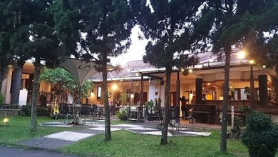 Gedung Komersil Strategis 3600m2 Dijual di Cibeureum