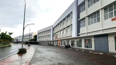 Ruko Hoki Hadap Jalan di Boulevard Calico Paramount Petal