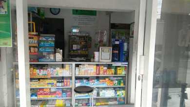 Apotek Beserta Izin dan Isinya di Mainroad Jalan Raya Padalarang