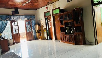 Kesempatan Rumah di Denpasar Barat, Denpasar, LB 200m², Harga 1,4 Miliar