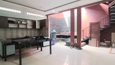 Rumah Dijual di Mekar Wangi, Bandung, LB 200m², Harga Kompetitif!