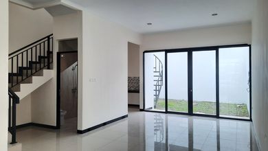 Kesempatan Rumah di Taman Kopo Indah, Bandung, LB 150m², Harga 1,97 Miliar
