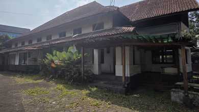 Ruang Usaha Heritage dengan Halaman Luas di Sayap Dago Bandung