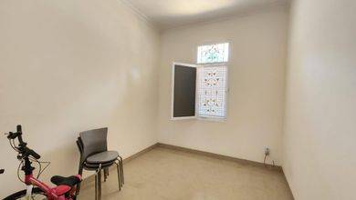 Jual Rumah Cantik Luas 230 m2 area Singgasana, Bandung