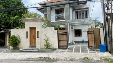 Rumah Prestisius di Kawasan Kerobokan, Badung, LB 241m², Harga 7,9 Miliar