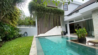 Hunian Elegan di Ungasan, Badung, 4 KT, LT 400m²