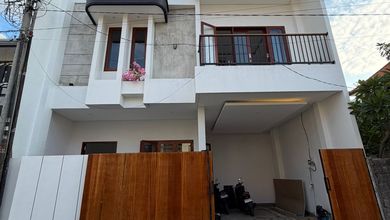 Rumah Prestisius di Kawasan Sanur, Denpasar, LB 230m², Harga 3,5 Miliar
