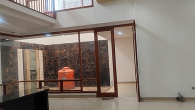 Hunian Mewah di Singgasana, Bandung, 4 KT, LT 200m²