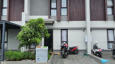 Rumah Megah Semi Furnished Daerah Strategis di Summarecon Bandung
