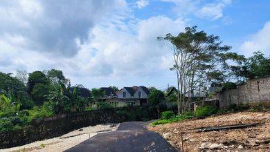 Jual Tanah Area Komplek Ungasan Pemandangan Danau dan Taman