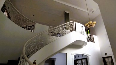 Hunian Elite di Kawasan Sarijadi, Bandung, LB 500m², Harga 3,5 Miliar
