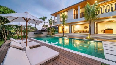 Villa Modern Tropis 2 Lantai Dekat Pantai Canggu