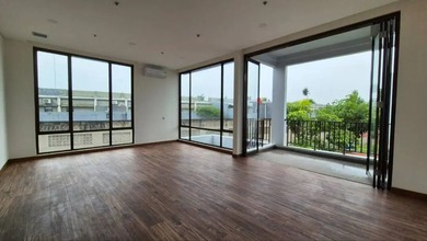 Rumah Mewah di Cihuni, Tangerang, 4 KT, LT 126m²