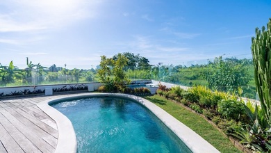 Villa Mewah Berawa Canggu - 5 Bedroom, Pool, Garden, Freehold