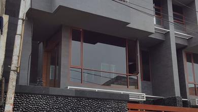 Penawaran Langka, rumah Mewah di Pejaten, Jakarta Selatan, LB 260m²