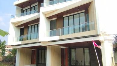 Hunian Elegan di Jagakarsa, Jakarta Selatan, 5 Kamar Tidur, LT 97m²