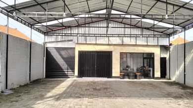 Gudang Berlokasi Strategis Di Jalan Utama