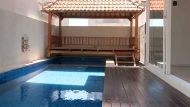 Vila 2 Lantai Full Furnish Siap Huni Lokasi Strategis