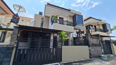 Kesempatan Rumah di Renon, Denpasar, LB 130m², Harga 2 Miliar