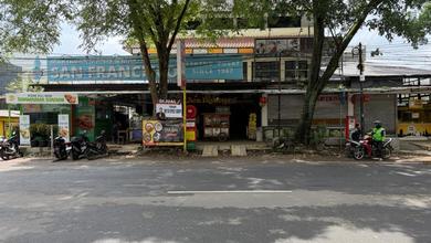 Ruko Komersial Prestisius Tiga Lantai di Koridor Utama Burangrang