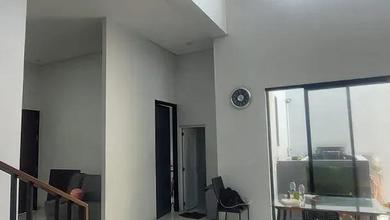 Kesempatan Rumah di Taman Kopo Indah, Bandung, LB 170m², Harga 2 Miliar