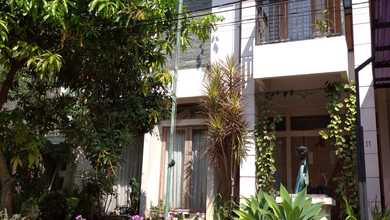 Rumah Elegan di Cigadung, Bandung, 5 Kamar Tidur, LT 222m²