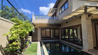 Hunian Elite di Kawasan Kerobokan, Badung, LB 193m², Harga 6 Miliar