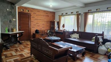 Rumah Mewah di Setiabudi, Bandung, 4 Kamar Tidur, LT 400m²