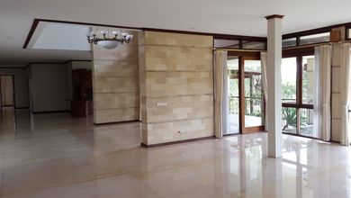 Rumah Mewah di Kawasan Setiabudi, Bandung, LB 750m², Harga 11 Miliar