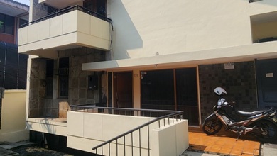 Rumah Modern Luas 460 Jual area Cihampelas, Bandung