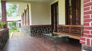 Rumah Mewah di Ciumbuleuit, Bandung, 6 KT, LT 1958m²