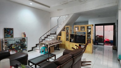 Hunian Elegan di Semarang Tengah, Semarang, 6 Kamar Tidur, LT 240m²