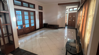 Hunian Mewah di Kawasan Arcamanik, Bandung, LB 371m², Harga 4,5 Miliar