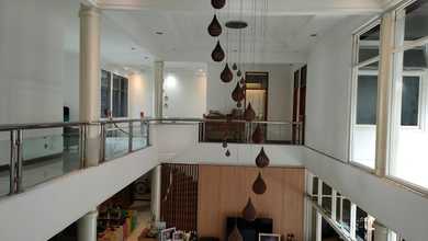 Rumah Prestisius di Kawasan Regol, Bandung, LB 550m², Harga 6,5 Miliar