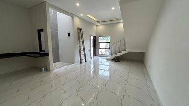 Jual Rumah Siap Tinggal di Batununggal, Bandung, LT 142 m2